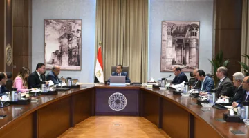 رئيس الوزراء يناقش حل الإشكالات المالية بين وزارة الكهرباء وجهات حكومية أخرى