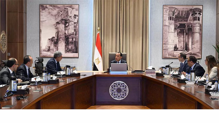 رئيس الوزراء يناقش فرص الاستثمار في مجالي السياحة والتراث. رئيس الوزراء يناقش فرص الاستثمار في مجالي السياحة والتراث.