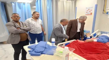 رئيس جامعة أسوان يزور المستشفى الجامعي ويقدم التهاني للمرضى بمناسبة عيد الأضحى (صور)