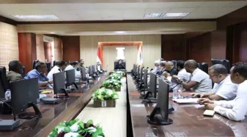 رئيس جامعة الأقصر يستعرض حالة تنفيذ مشاريع التطوير.