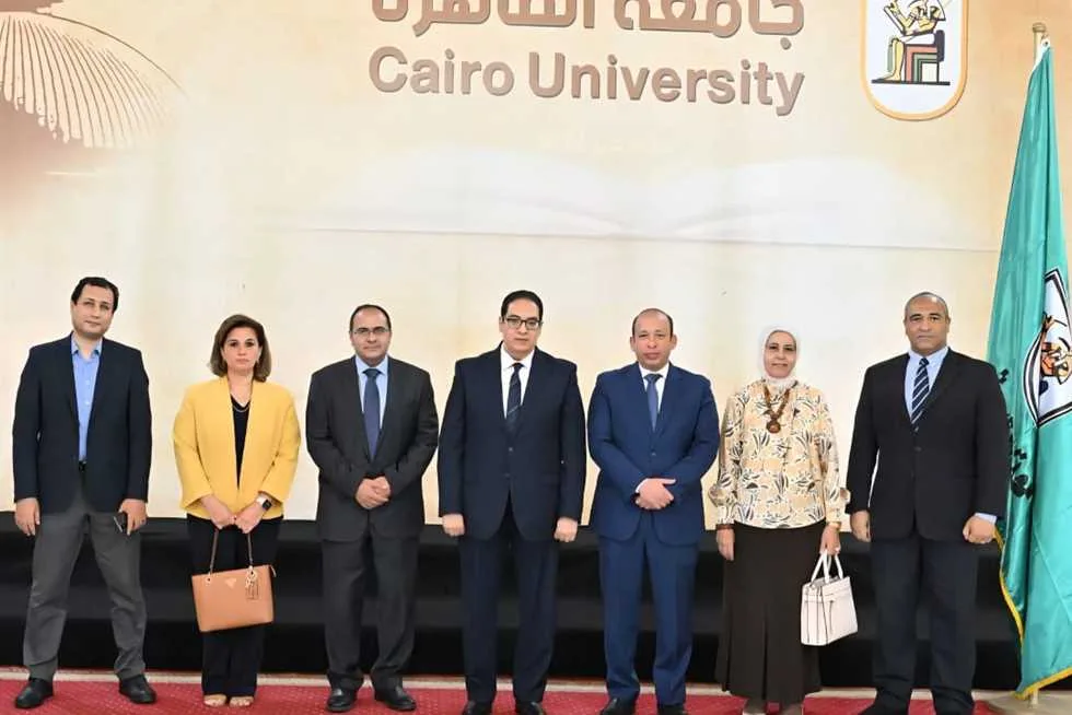رئيس جامعة القاهرة يعلن عن تشكيل لجنة للأخلاقيات في بحوث كلية طب قصر العيني (التفاصيل) رئيس جامعة القاهرة يعلن عن تشكيل لجنة للأخلاقيات في بحوث كلية طب قصر العيني (التفاصيل)