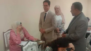 رئيس جامعة بنها يقوم بجولة للاطلاع على امتحانات الفصل الثاني في كلية التربية النوعية.
