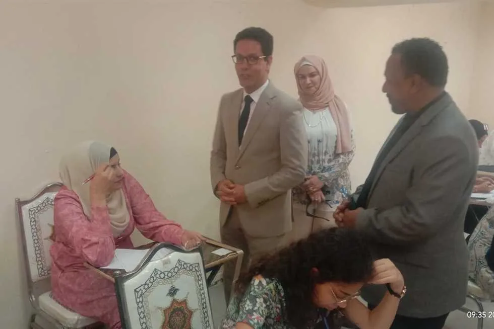رئيس جامعة بنها يقوم بجولة للاطلاع على امتحانات الفصل الثاني في كلية التربية النوعية. رئيس جامعة بنها يقوم بجولة للاطلاع على امتحانات الفصل الثاني في كلية التربية النوعية.