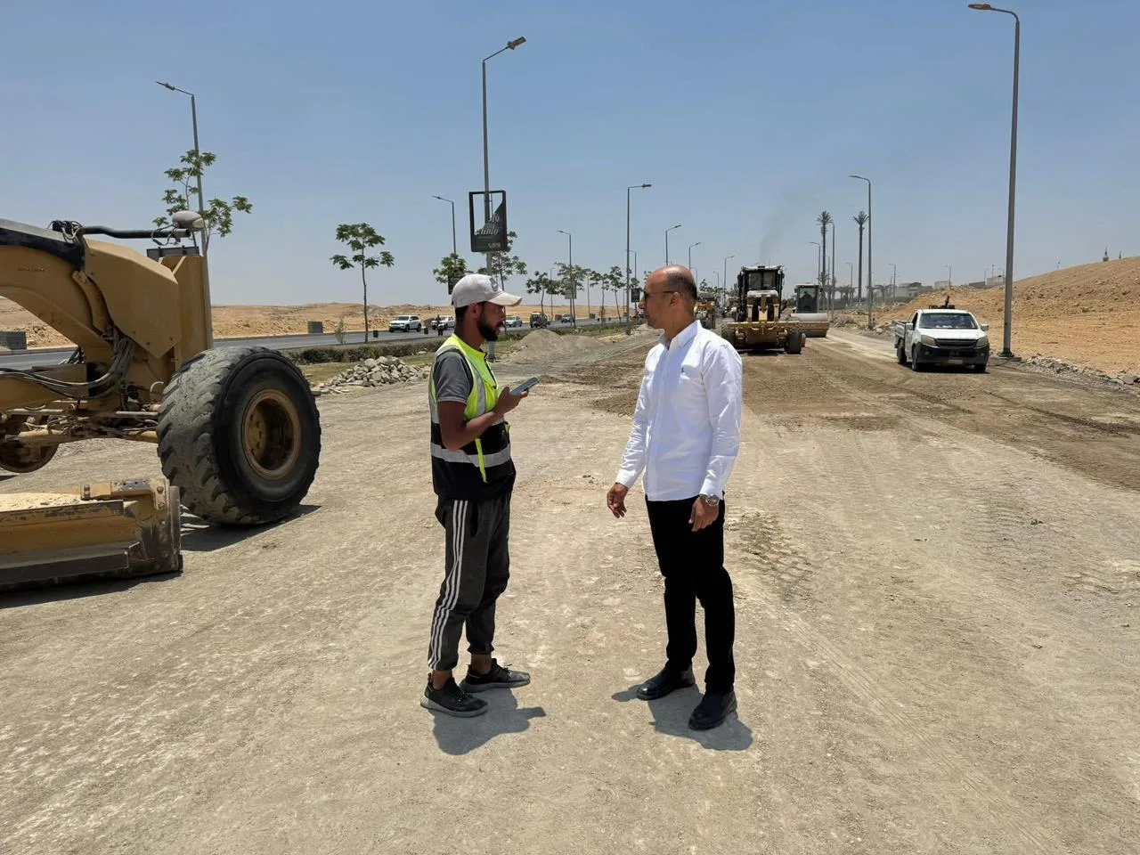 رئيس جهاز القاهرة الجديدة يراقب تقدم أعمال تطوير محور التسعين الشمالي رئيس جهاز القاهرة الجديدة يراقب تقدم أعمال تطوير محور التسعين الشمالي