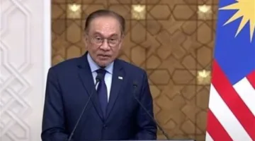رئيس وزراء ماليزيا يوجه بإجراء تحقيق في حادث مروري أسفر عن وفاة وإصابة 43 فردًا.
