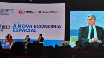 رئيس وكالة الفضاء المصرية يشارك في المؤتمر العالمي لتكنولوجيا المعلومات في أنجولا.