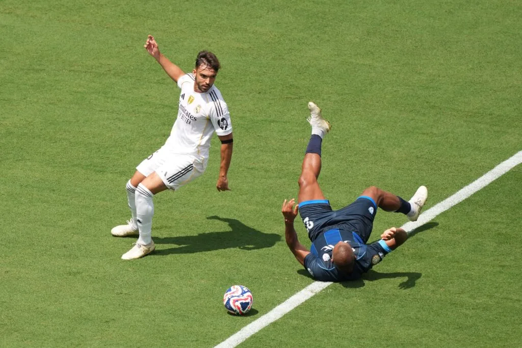 راؤول أسينسيو يحقق إنجازاً تاريخياً في كأس العالم للأندية بطرق غير تقليدية راؤول أسينسيو يحقق إنجازاً تاريخياً في كأس العالم للأندية بطرق غير تقليدية
