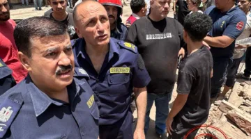 راقب جهود الدفاع المدني في إنقاذ امرأة وطفلها من تحت أنقاض مبنى في شبرا.