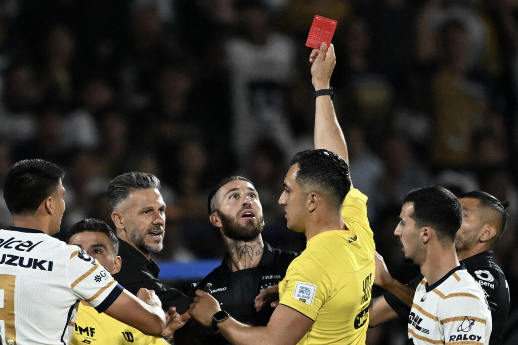 راموس: لا أرغب في مقابلة ريال مدريد في نهائي كأس العالم للأندية.. ومبابي يستحق جائزة الكرة الذهبية راموس: لا أرغب في مقابلة ريال مدريد في نهائي كأس العالم للأندية.. ومبابي يستحق جائزة الكرة الذهبية