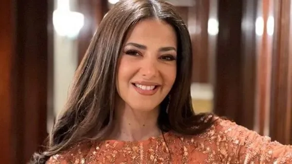 رامي رضوان يوضح موقفه من شائعات انفصاله عن دنيا سمير غانم ويدعو الجمهور لمعاقبة مروجي الأخبار الكاذبة.