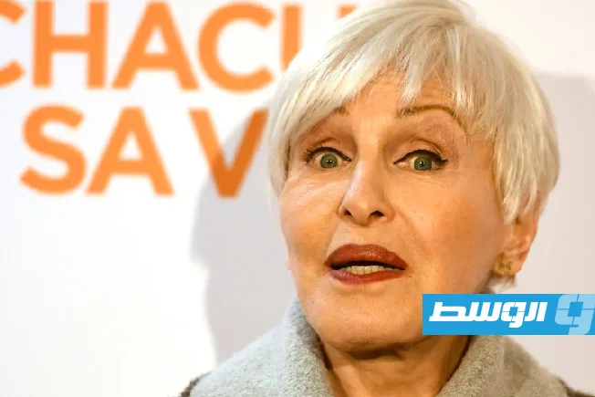رحيل المغنية الفرنسية نيكول كروازي عن عمر يناهز 88 عامًا