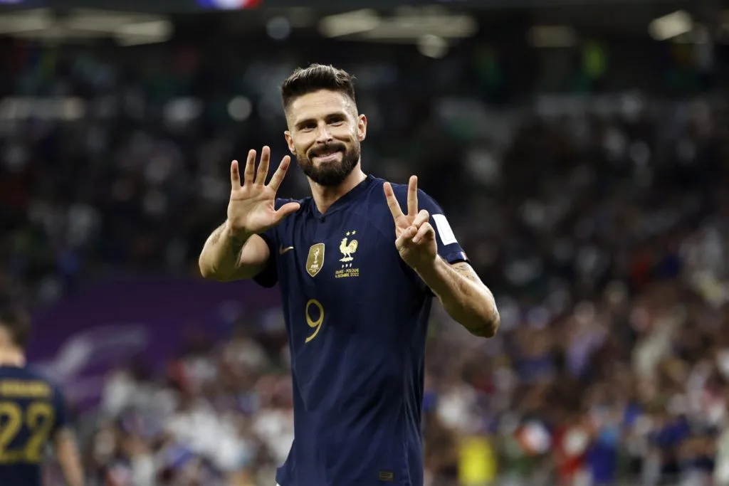 رسميًا.. أوليفييه جيرو ينتقل إلى فرنسا من نادي ليل