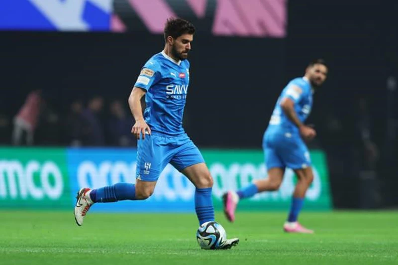 ركلة جزاء نيفيز تمنح الهلال فرصة العودة أمام ريال مدريد ركلة جزاء نيفيز تمنح الهلال فرصة العودة أمام ريال مدريد