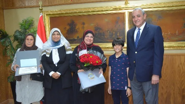 رمز للعطاء والتضحية: محافظ الغربية يكرم الأمهات المتميزات ويشير إلى أن المرأة المصرية ستظل أساس بناء الوطن رمز للعطاء والتضحية: محافظ الغربية يكرم الأمهات المتميزات ويشير إلى أن المرأة المصرية ستظل أساس بناء الوطن