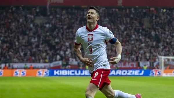 روبرت ليفاندوفسكي يسبب مغادرة مدرب المنتخب الوطني.
