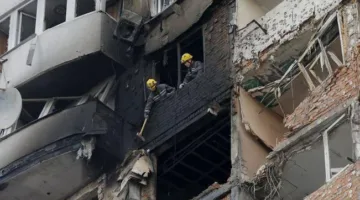 روسيا تُنفذ هجومًا ليليًا على أوكرانيا باستخدام عدد كبير من الطائرات المسيّرة.