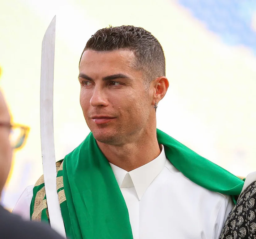 رونالدو: ولي العهد هو الأكثر تأثيراً في التحولات الحالية.. وأنا أعتبر نفسي جزءاً من السعودية رونالدو: ولي العهد هو الأكثر تأثيراً في التحولات الحالية.. وأنا أعتبر نفسي جزءاً من السعودية