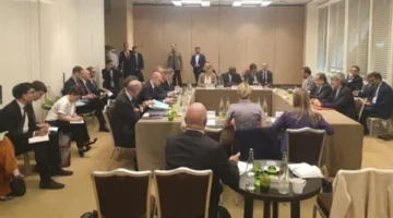 رويترز تنقل عن مسؤول إيراني: اقتراحات مفاوضات جنيف بعيدة عن الواقع تمامًا