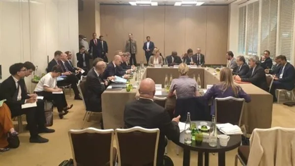 رويترز تنقل عن مسؤول إيراني: اقتراحات مفاوضات جنيف بعيدة عن الواقع تمامًا رويترز تنقل عن مسؤول إيراني: اقتراحات مفاوضات جنيف بعيدة عن الواقع تمامًا