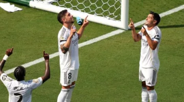 ريال مدريد يتفوق على باتشوكا بثلاثة أهداف ويحقق انتصاره الأول في كأس العالم للأندية رغم النقص في اللاعبين.