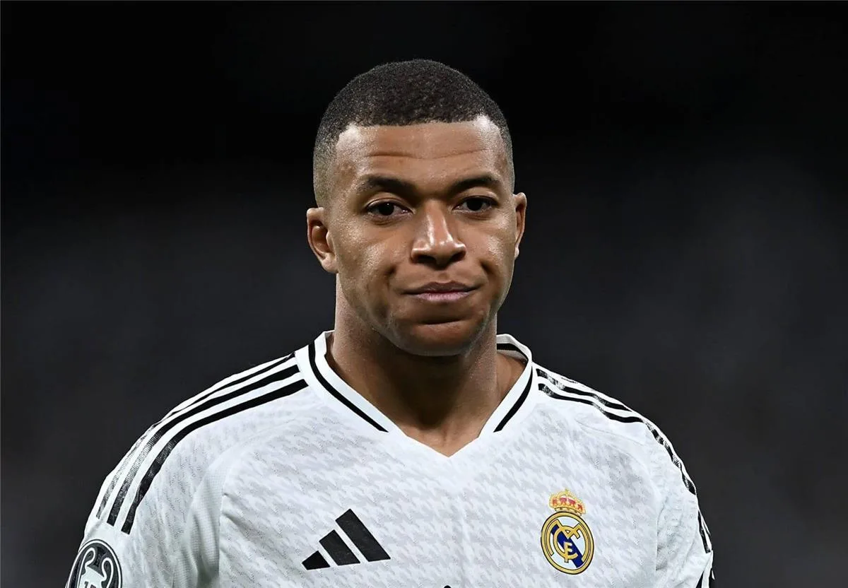 ريال مدريد يعلن تشكيلة مباراة باتشوكا في كأس العالم للأندية: هل سيشارك مبابي؟ ريال مدريد يعلن تشكيلة مباراة باتشوكا في كأس العالم للأندية: هل سيشارك مبابي؟