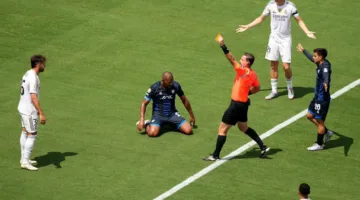 ريال مدريد يقهر باتشوكا بعشرة لاعبين ويسجل هدفين