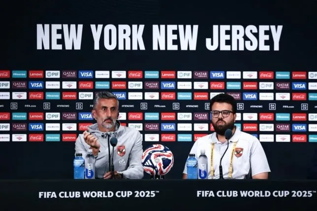 ريبيرو يشيد بجماهير الأهلي بعد مغادرة مونديال الأندية ريبيرو يشيد بجماهير الأهلي بعد مغادرة مونديال الأندية
