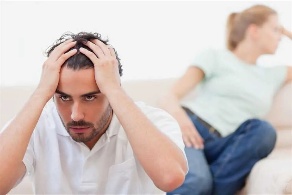 زوجة تسعى للخلع بسبب تصرفات زوجها التي تعكس التنافس على أنوثتها (تفاصيل)