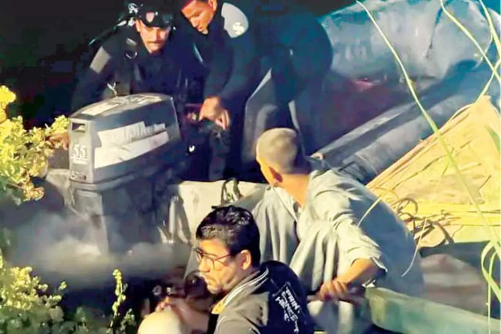 زيادة جهود البحث عن ثلاثة مفقودين في حادث انقلاب تروسيكل على «نيل أسيوط»