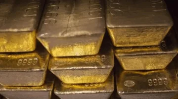 زيادة طفيفة في أسعار الذهب مع انخفاض قيمة الدولار