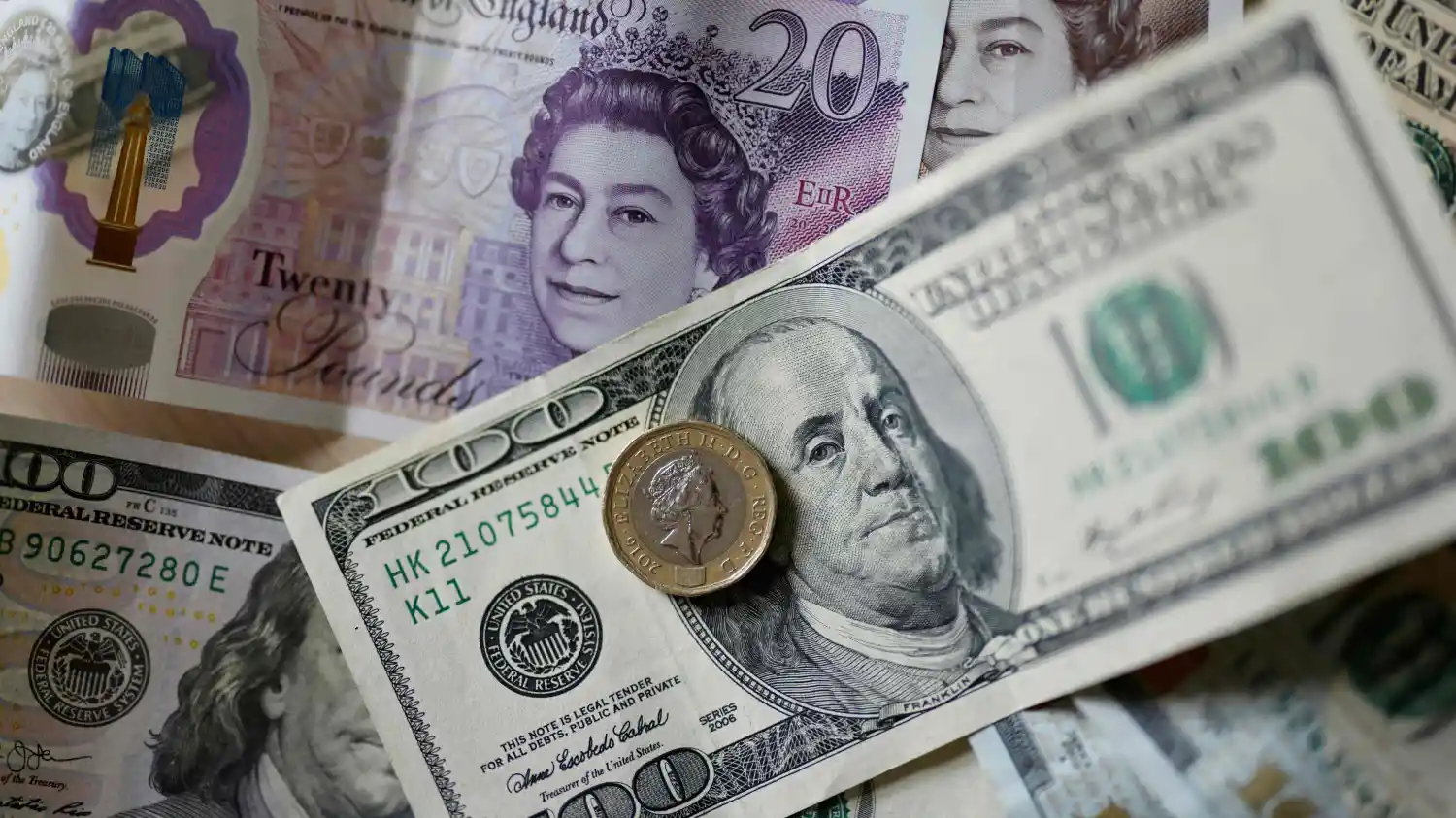 زيادة قيمة الجنيه الإسترليني والذهب بسبب قلق الأسواق من الحرب التجارية. زيادة قيمة الجنيه الإسترليني والذهب بسبب قلق الأسواق من الحرب التجارية.