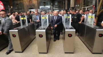 زيارة إلى محطة مصر: كيف تصرف كامل الوزير عندما رأى كسر زجاج أحد القطارات؟