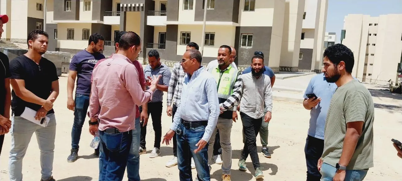 زيارة رئيس جهاز مدينة بدر لمراقبة المشاريع السكنية وأعمال تحسين الكفاءة