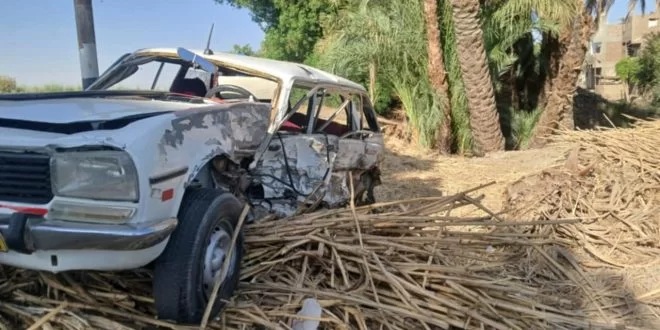 نقابة المعلمين تقدم مساعدة مالية قدرها 40 ألف جنيه لعائلة سائق توفي في حادث أثناء مراقبة امتحانات الثانوية العامة في قنا. نقابة المعلمين تقدم مساعدة مالية قدرها 40 ألف جنيه لعائلة سائق توفي في حادث أثناء مراقبة امتحانات الثانوية العامة في قنا.