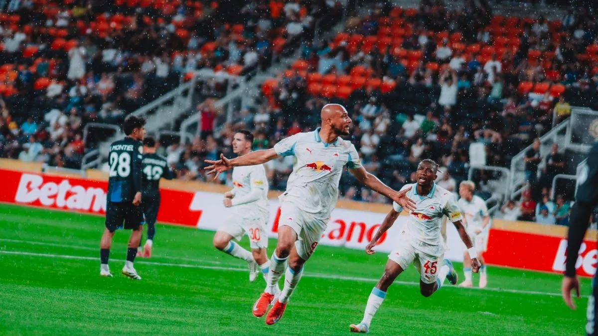 سالزبورغ النمساوي يحقق انتصاراً مهماً على باتشوكا بنتيجة 2-1 ويتصدر مجموعة الهلال سالزبورغ النمساوي يحقق انتصاراً مهماً على باتشوكا بنتيجة 2-1 ويتصدر مجموعة الهلال