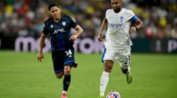 سالم الدوسري يتخلف عن تدريبات الهلال.