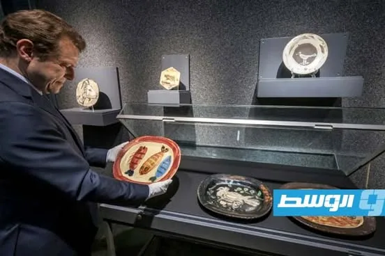 سبعة أوانٍ خزفية لبيكاسو تُباع مقابل 334 ألف دولار في مزاد بجنيف سبعة أوانٍ خزفية لبيكاسو تُباع مقابل 334 ألف دولار في مزاد بجنيف