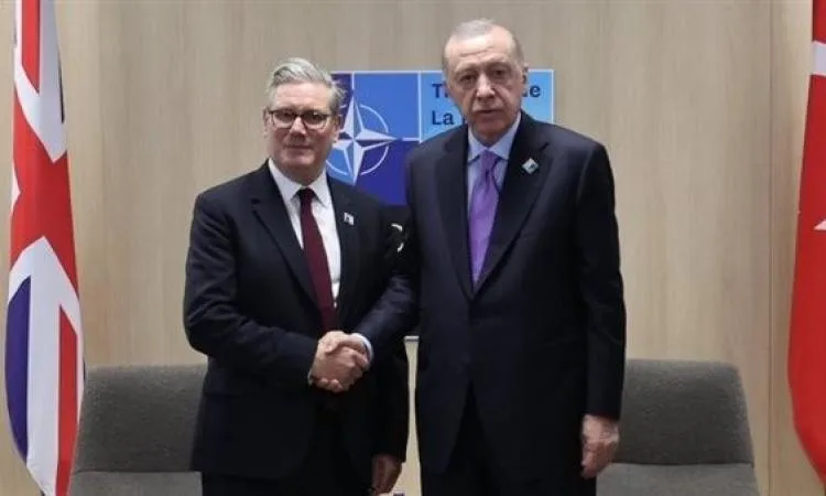 ستارمر وأردوغان يناقشان قضايا الشرق الأوسط وغزة وأوكرانيا في لاهاي