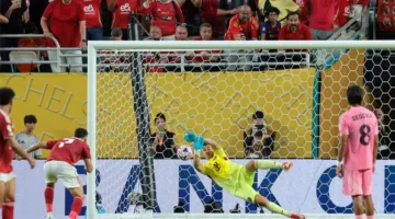 سخرية الجماهير من منح حارس إنتر ميامي جائزة أفضل لاعب في مباراة الأهلي