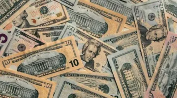 سعر الدولار مقابل الجنيه يوم الأحد في البنوك المصرية.. هل سيكون هناك تحول في السوق قريباً؟