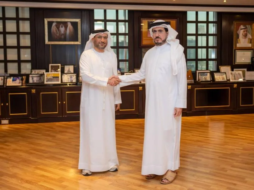 سعيد الطاير يكرم وينقل موظفاً في «ديوا» إلى درجة أعلى سعيد الطاير يكرم وينقل موظفاً في «ديوا» إلى درجة أعلى