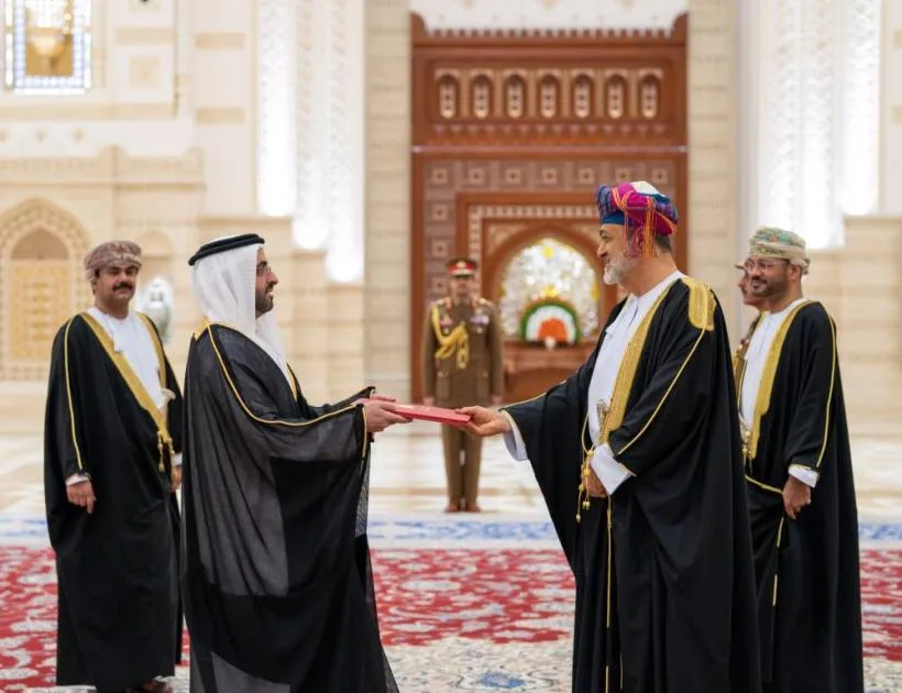 سفير الإمارات يُسلم أوراق اعتماده إلى سلطان عُمان سفير الإمارات يُسلم أوراق اعتماده إلى سلطان عُمان