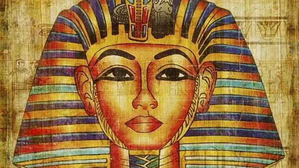 سفير مصر في باريس يحضر حفل افتتاح معرض كليوباترا الملكية