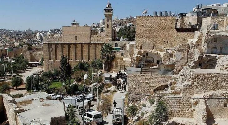 سلطات الاحتلال تغلق مفاتيح الكهرباء في المسجد الإبراهيمي سلطات الاحتلال تغلق مفاتيح الكهرباء في المسجد الإبراهيمي
