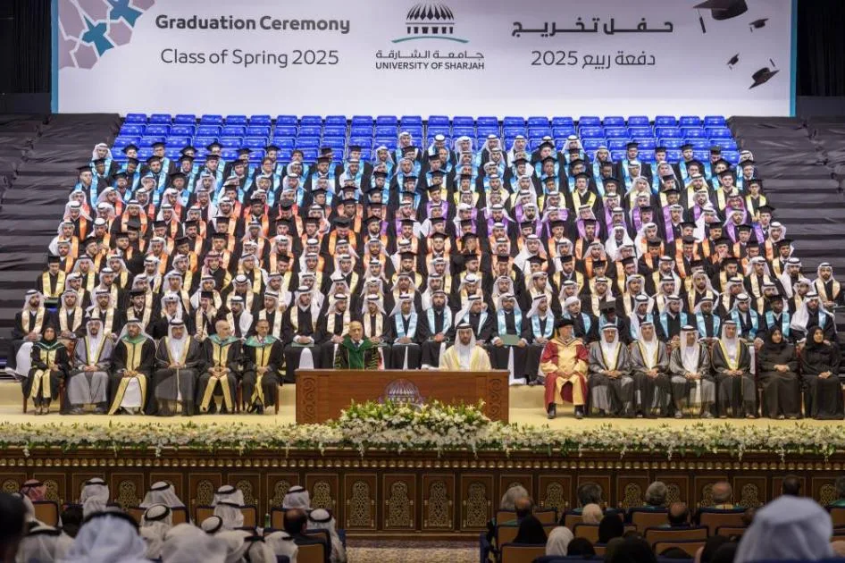 سلطان بن أحمد يشارك في حفل تخرج 284 طالباً بجامعة الشارقة