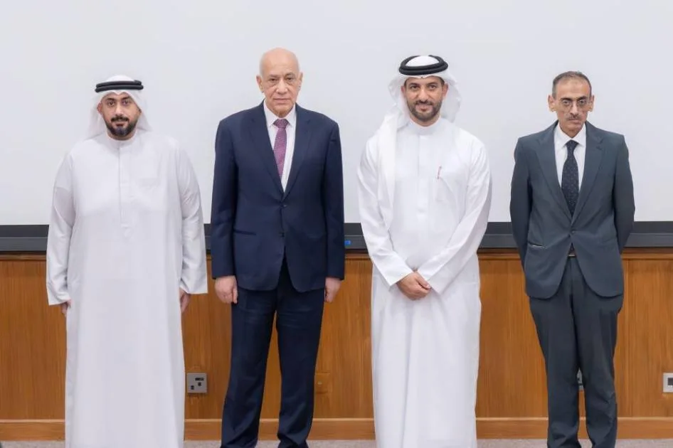 سلطان بن أحمد يضيف لمسة تكريمية للفائزين بجائزة الشارقة لأفضل أطروحة دكتوراه سلطان بن أحمد يضيف لمسة تكريمية للفائزين بجائزة الشارقة لأفضل أطروحة دكتوراه