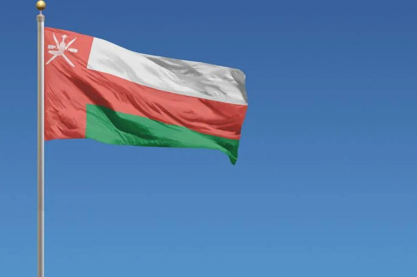 سلطنة عمان تضيف قانونًا للضريبة على دخل الأفراد