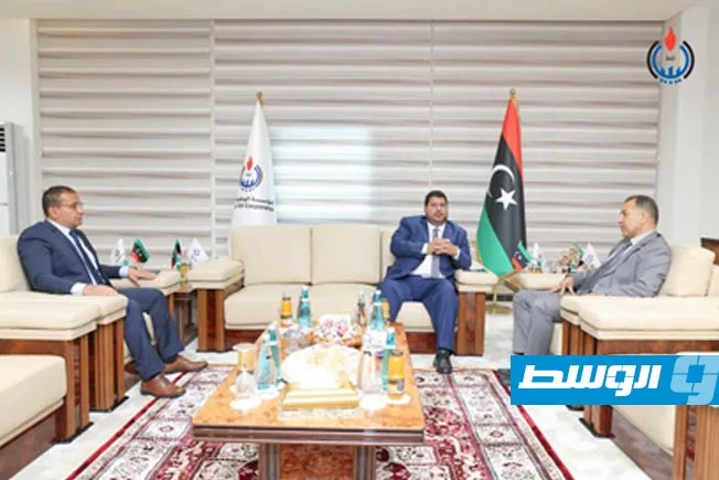 سليمان يناقش مع «شلمبرجير» استئناف الإنتاج في الآبار النفطية المتوقفة سليمان يناقش مع «شلمبرجير» استئناف الإنتاج في الآبار النفطية المتوقفة