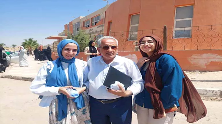 سهولة ووضوح.. فرحة طلاب الثانوية في جنوب سيناء بامتحان اللغة الفرنسية سهولة ووضوح.. فرحة طلاب الثانوية في جنوب سيناء بامتحان اللغة الفرنسية