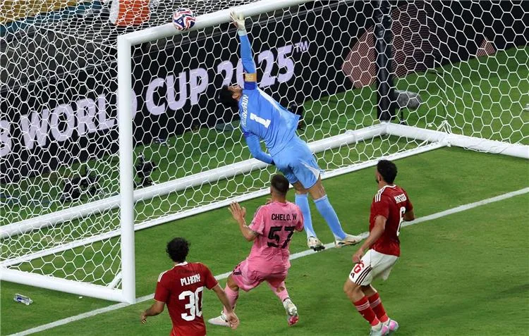 سواريز يُثني على لاعب الأهلي: لقد كان تحدياً أمام إنتر ميامي. سواريز يُثني على لاعب الأهلي: لقد كان تحدياً أمام إنتر ميامي.